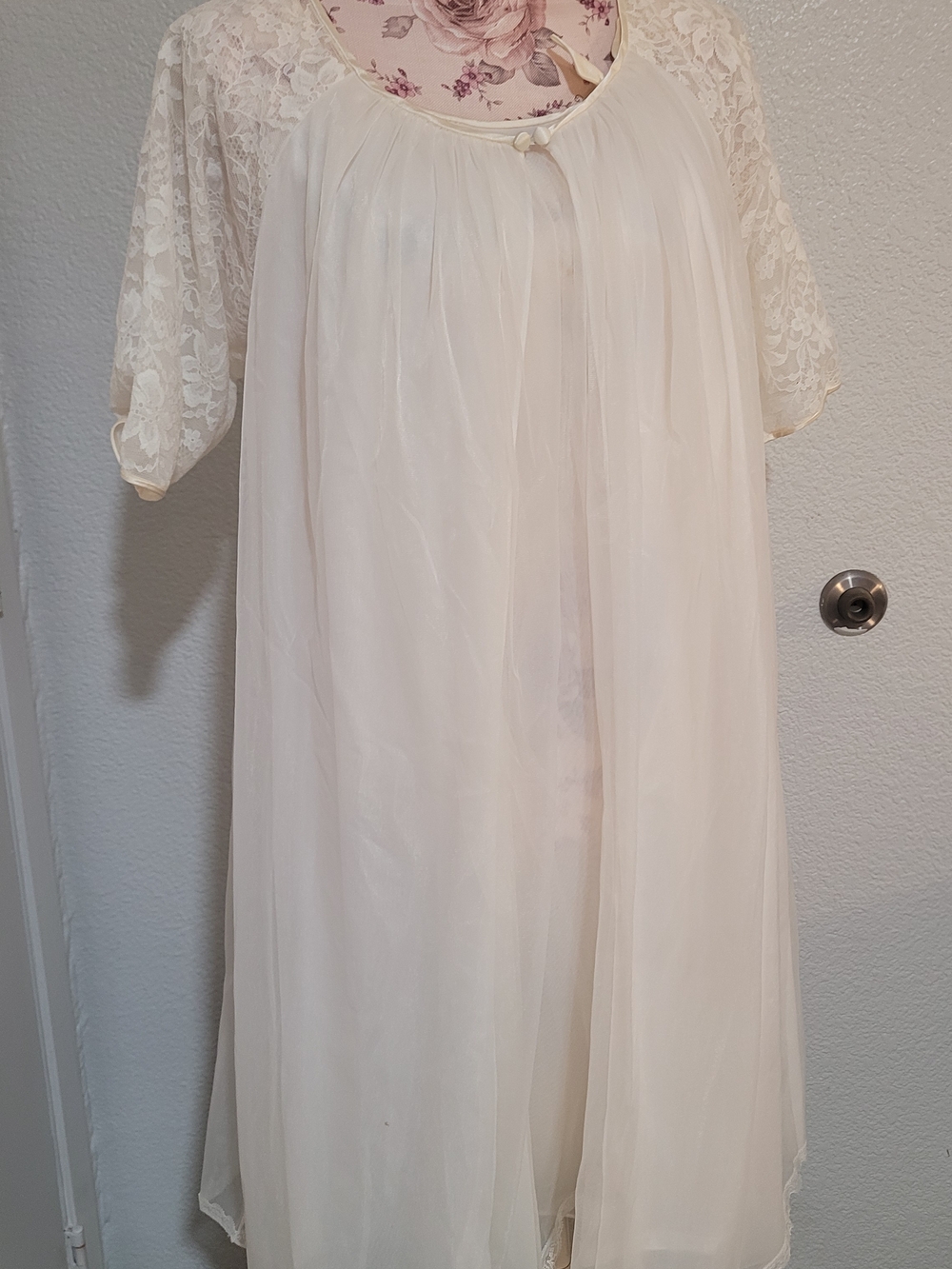 Vanity Fair Vintage Ivory Lace-Trim Chiffon Nightgown And Robe Set